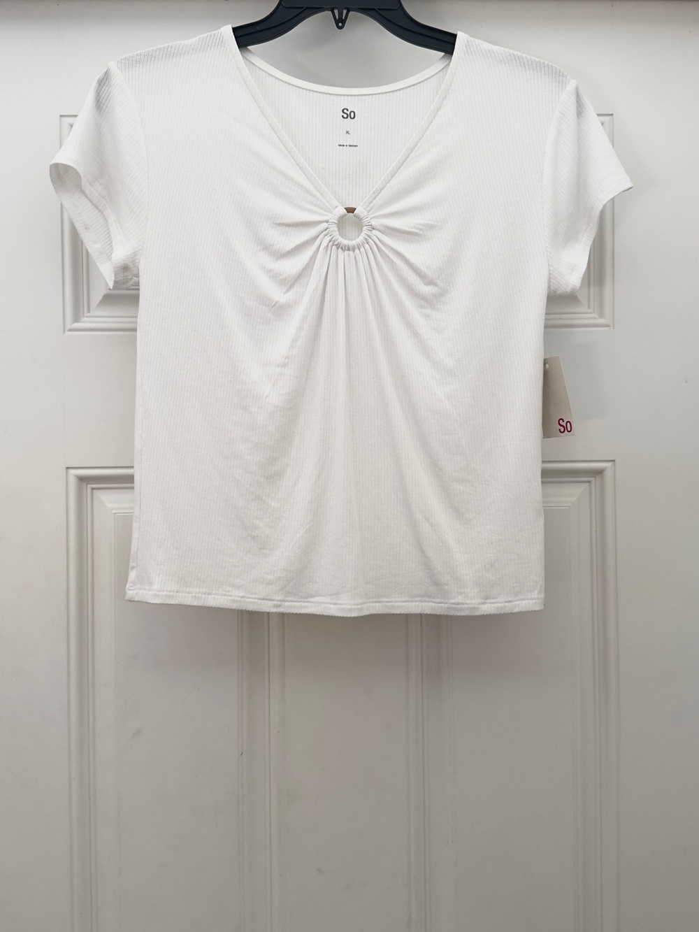 NWT So White V-Neck Ring Detail Short Sleeve Top Size XL
